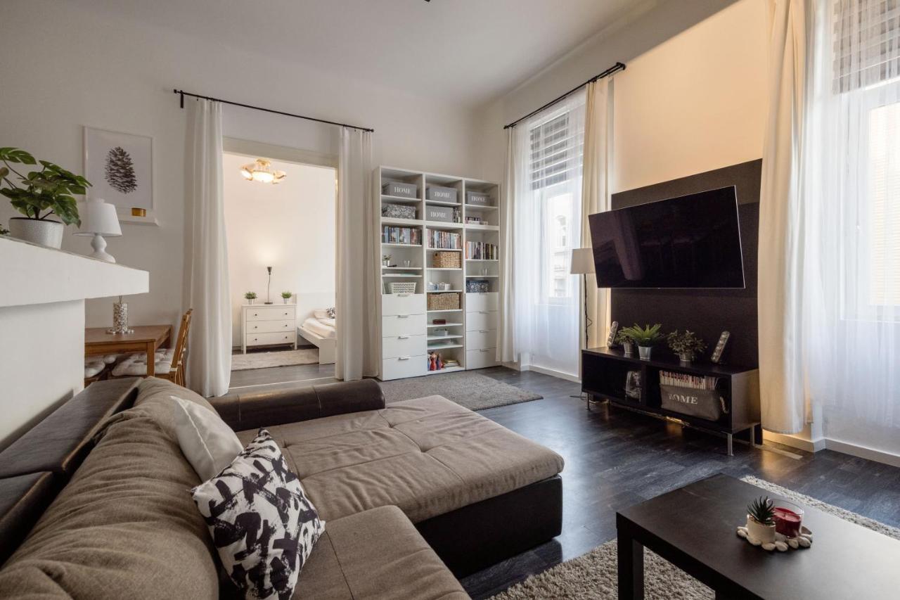 Spacious Apartment Almassy Budapest Exterior foto